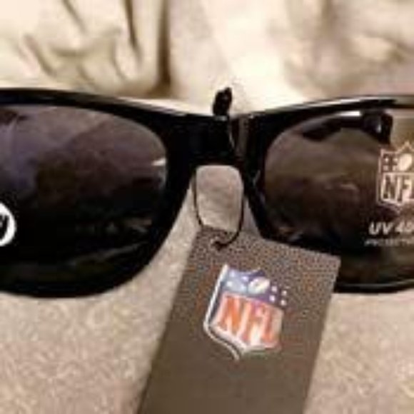New Raiders Glasses - Picture 2 of 5